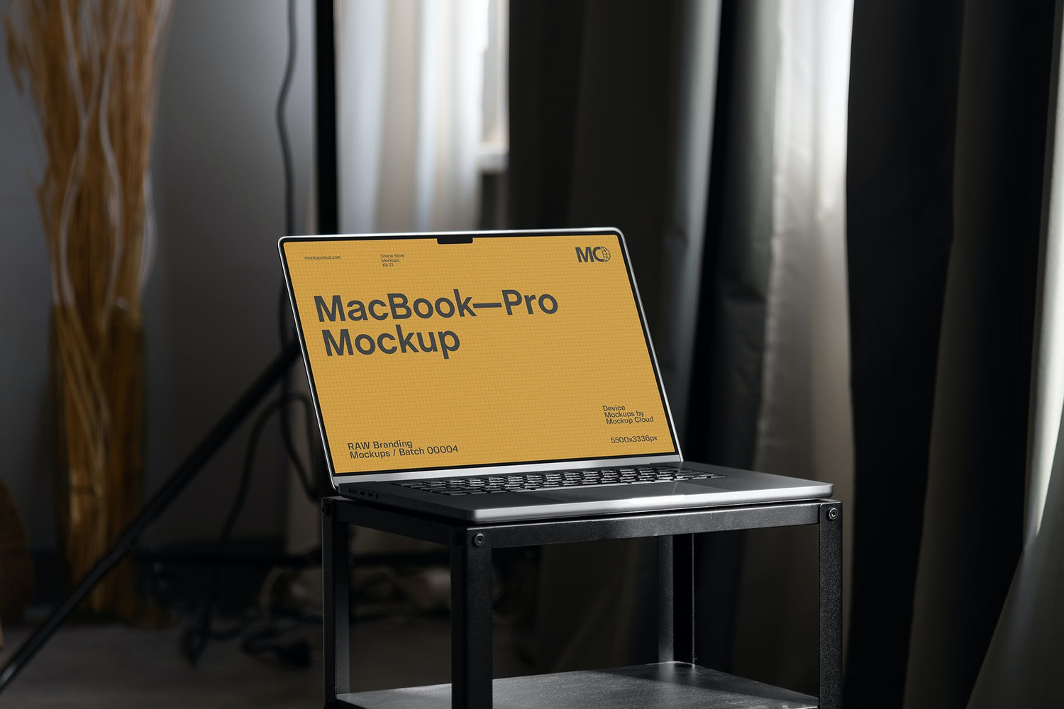 4637 8款真实场景笔记本电脑屏幕展示UI设计作品集展示PS样机 MacBook Pro Mockups@GOOODME.COM