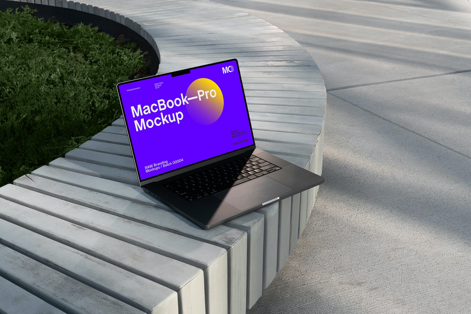 4637 8款真实场景笔记本电脑屏幕展示UI设计作品集展示PS样机 MacBook Pro Mockups@GOOODME.COM