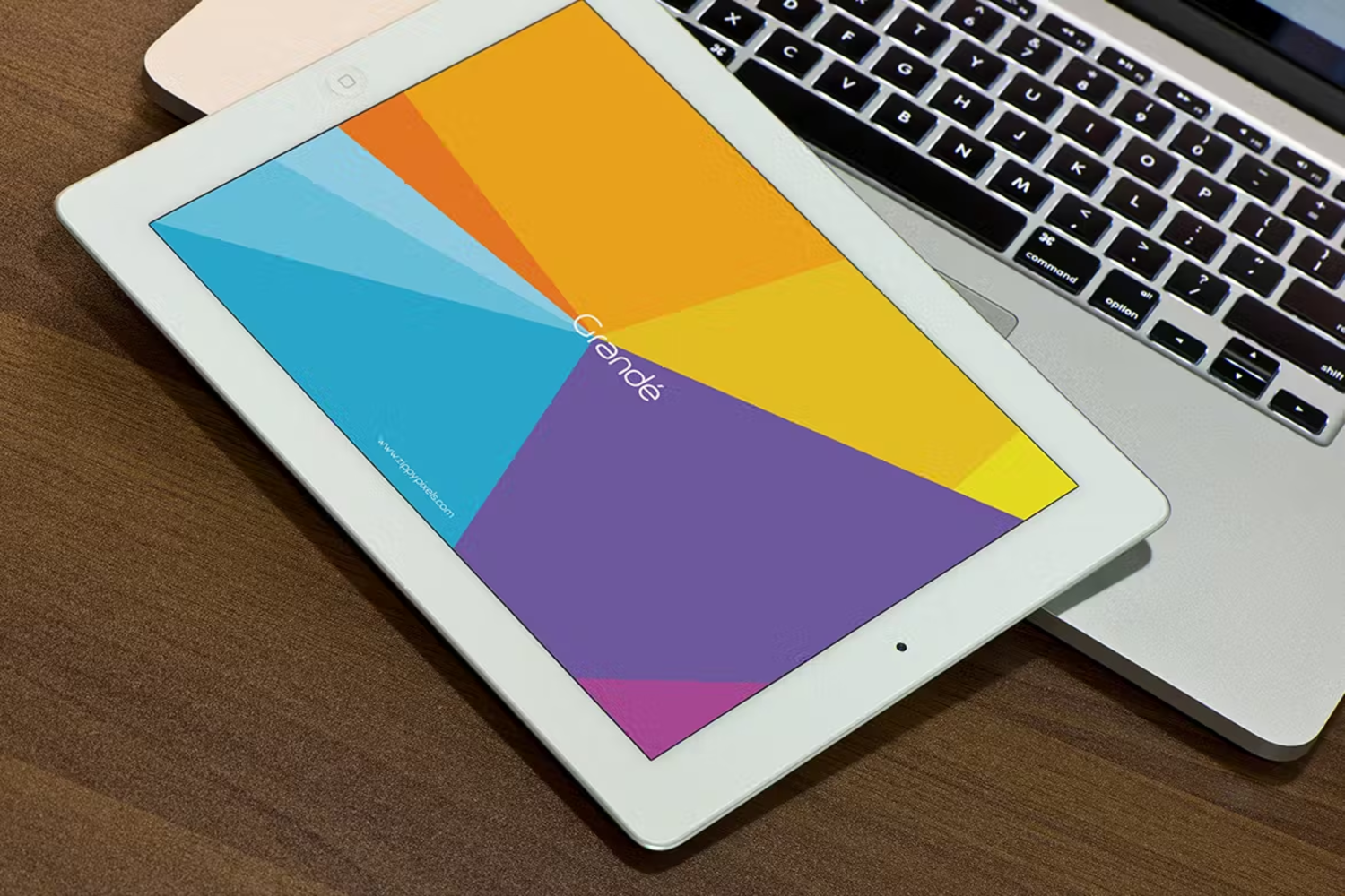 5885 多功能平板电脑展示样机-iPad Mockups